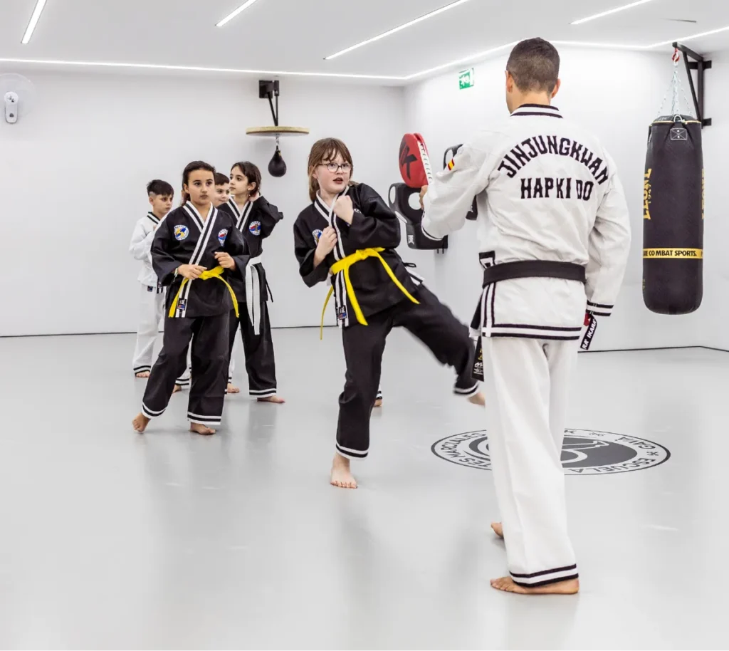 Niños entrenando hapkido