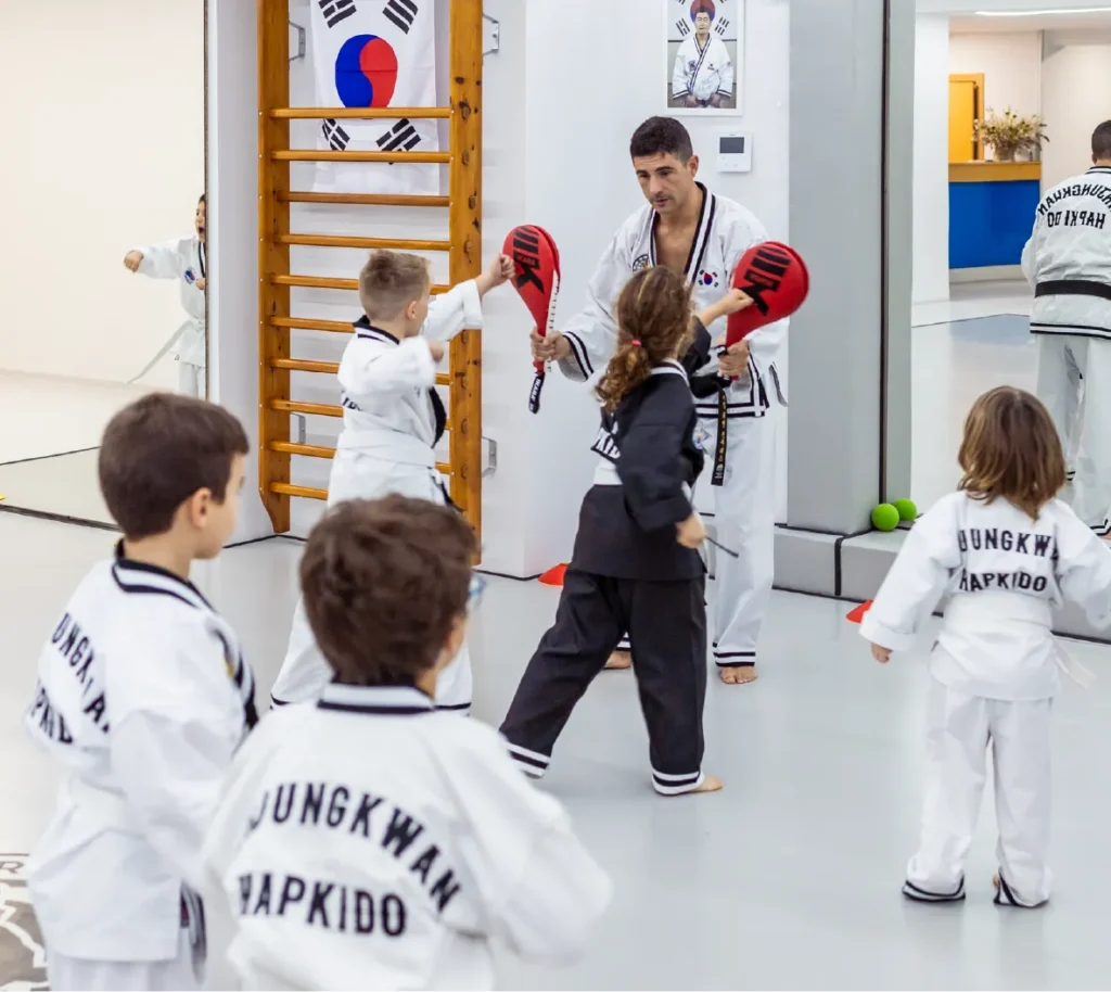 Niños entrenando hapkido